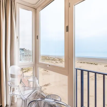 On Belgian Coast With Sea Views, Cleaning Included Oostduinkerke