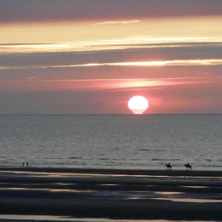 On Belgian Coast With Sea Views, Cleaning Included Apartmán Oostduinkerke